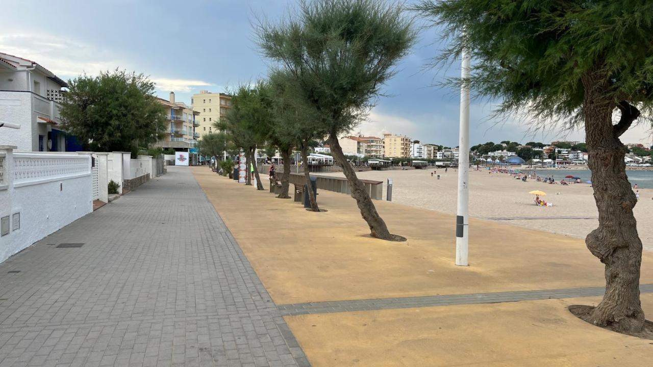 Apartamento En La Playa. Free Parking. Free Wifi L' Escala Dış mekan fotoğraf